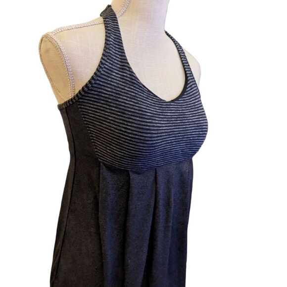 Lululemon gray and black criss cross top size 4 - Picture 3 of 5